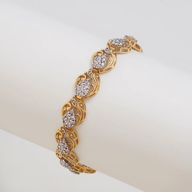 Eloria Crest Bracelet