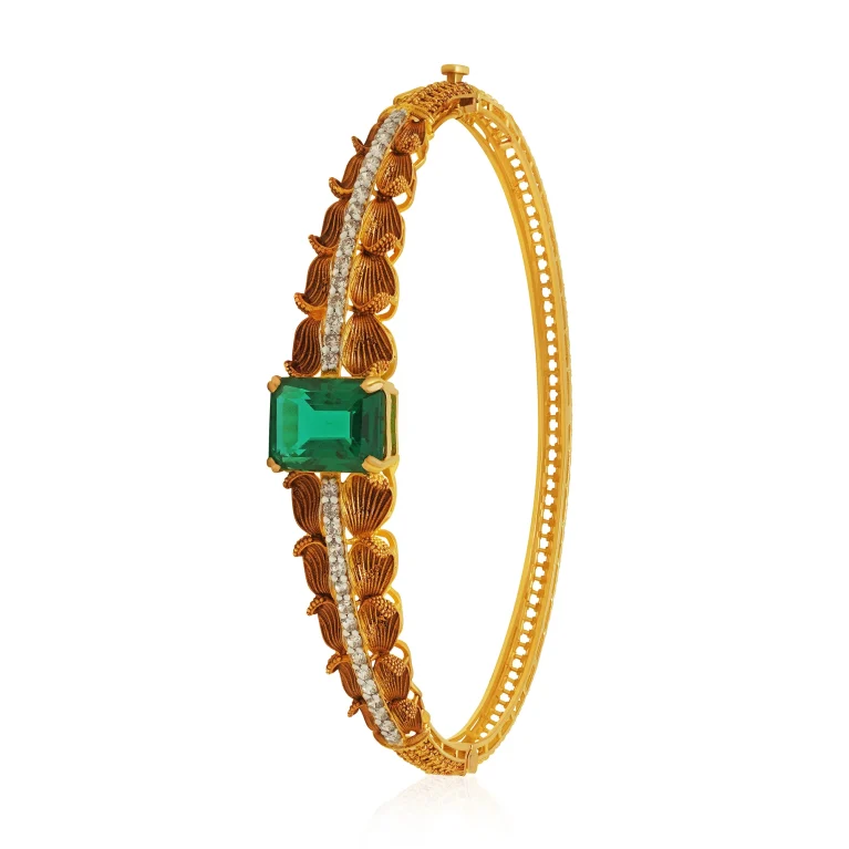 Emerelle Crest Kara